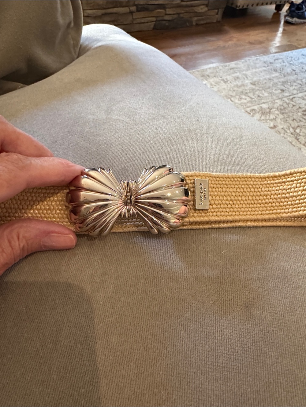 Kate spade New York interlock shell clasp stretch raffia